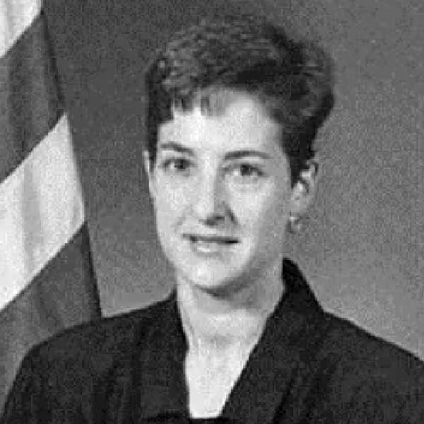 যখন জেলে গিয়েছিলেন, মন্টেস ছিলেন ৪৫ বছরের মধ্যযৌবনা নারী। আর জেল থেকে বেরোলেন ৬৬ বছরের বৃদ্ধা মন্টেস। মতাদর্শ তাঁকে আক্ষরিক অর্থেই করে তুলেছিল ‘ঘরের শত্রু বিভীষণ’। দুর্ধর্ষ এই নারীর কীর্তি স্মরণীয় হয়ে থাকবে আমেরিকার প্রশাসনিক ইতিহাসে।