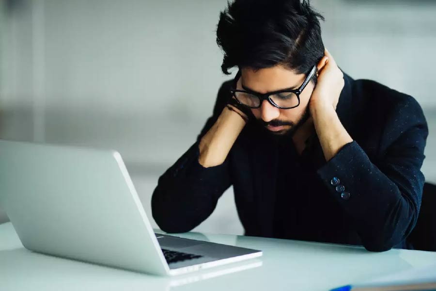 এর উল্টো দিকও আছে। সম্প্রতি ইংল্যান্ডের একটি সংস্থা এই নীতিকে বাতিল করে দিয়েছে। সেই সংস্থার দাবি, এতে কর্মীরা ঠিক কত ছুটি নেবেন, তা বুঝে উঠতে পারেন না। তাতে তাঁরা নিজেদের অপরাধী ভাবেন। যা এই নীতির ঘোষিত উদ্দেশ্যের ধারেকাছেও নয়।