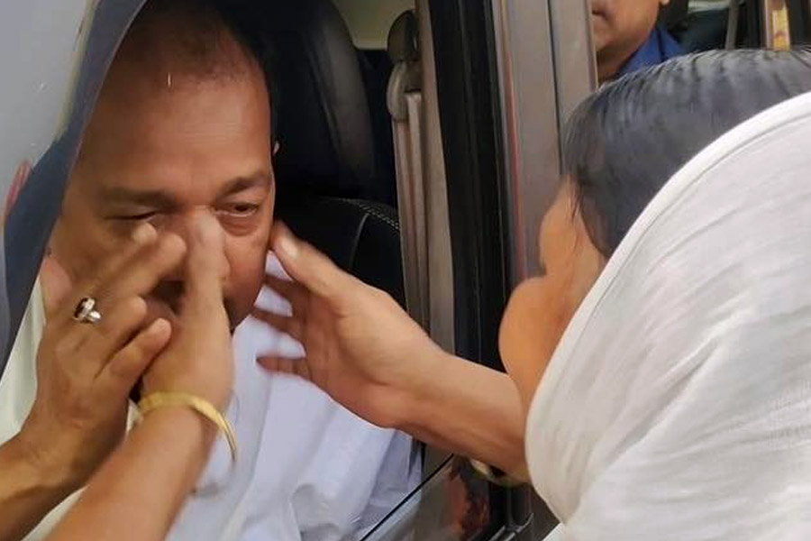 প্রথম বার বিধায়ক হয়েই মুখ্যমন্ত্রী মমতা বন্দ্যোপাধ্যায়ের মন্ত্রিসভায় জায়গা পান জাকির। শ্রম দফতরের প্রতিমন্ত্রী করা হয় তাঁকে। পাঁচ বছর এই দায়িত্বে ছিলেন তিনি।