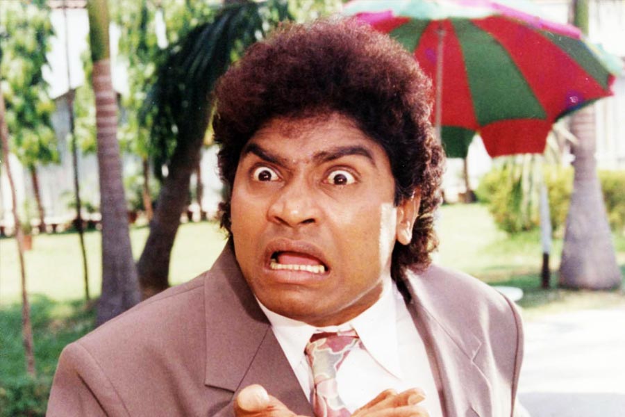 জন প্রকাশ রাও জনুমালা। তবে বলিপাড়ায় বেশি পরিচিত জনি লিভার নামে। ১৯৮৪ সালে অভিনয় জগতে পা রেখেছিলেন তিনি। এখনও পর্যন্ত ৩০০টিরও বেশি ছবিতে কাজ করে ফেলেছেন জনি।