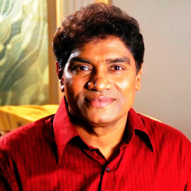 নিজের কর্মজীবনের পূর্ব অভিজ্ঞতাও ভাগ করে নিয়েছেন জনি। তিনি বলেন, ‘‘আমি যে সময় চুটিয়ে অভিনয় করতাম, তখন কী ভাবে বড় পর্দায় চরিত্রটি ফুটিয়ে তুলব, তা নিয়ে কেউ আমায় পথ দেখাতেন না। আমার চরিত্র নির্মাণের জন্য আলাদা কোনও লেখক ছিলেন না সেই সময়। তাই নিজের মাথা খাটিয়ে কৌতুকরসে ভরিয়ে তুলতাম সেই চরিত্রটিকে।’’