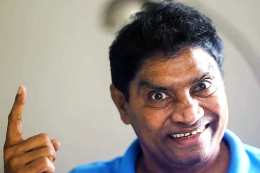 কিন্তু বড় পর্দার পিছনে চলত সম্পূর্ণ অন্য দৃশ্য। বলিপাড়ার নামকরা তারকারা নাকি জনিকে নিয়ে নিরাপত্তাহীনতায় ভুগতেন। এমনটাই দাবি করেছেন জনি। তিনি বলেছেন, ‘‘ছবিতে আমার অভিনয় দেখে দর্শকেরা কেমন প্রতিক্রিয়া জানাতেন তা নিজেদের চোখের সামনে দেখতে পেতেন তারকারা। আমাকে নিয়ে নিরাপত্তাহীনতায় ভুগতেন।’’