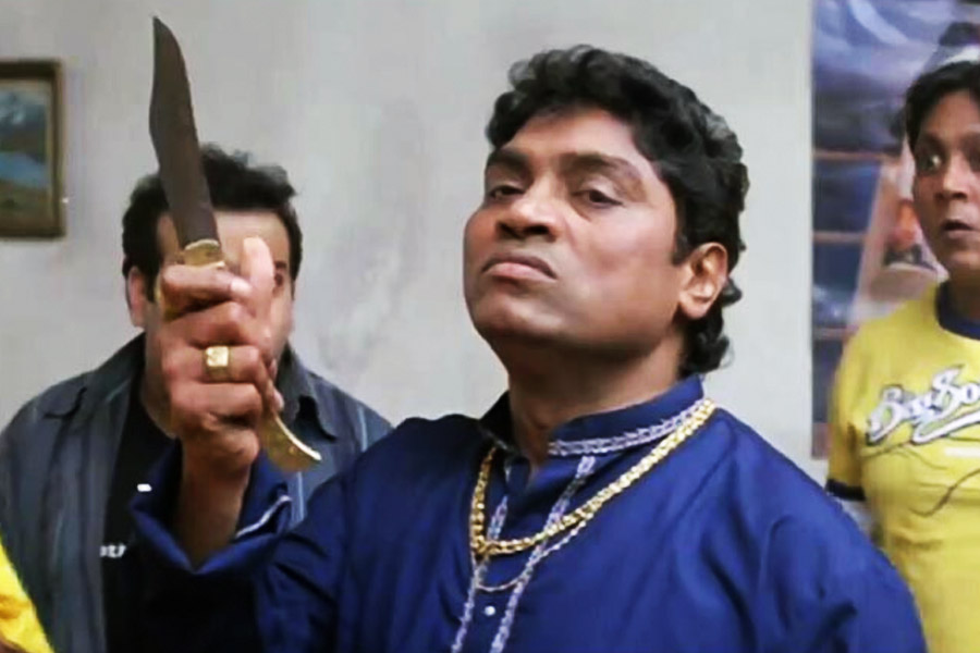 এখন কয়েকটি ছবিতে কাজ করার সুযোগ পেয়েও জনি সেই ছবিগুলি থেকে মুখ ফিরিয়ে নিয়েছেন। বলছেন, ‘‘এখনকার লেখনীর মান ভাল নয়। কমেডি চরিত্র নিয়ে লেখার জন্য কোনও লেখক নেই। সকলে ভাবেন, জনি ভাই তো রয়েছেন। উনি সব সামলে নেবেন। আরে বাবা! নিজের চরিত্র ফুটিয়ে তোলার জন্যও তো একটা ব্লুপ্রিন্ট দরকার হয়। তা-ও ঠিকমতো পাওয়া যায় না।’’ 