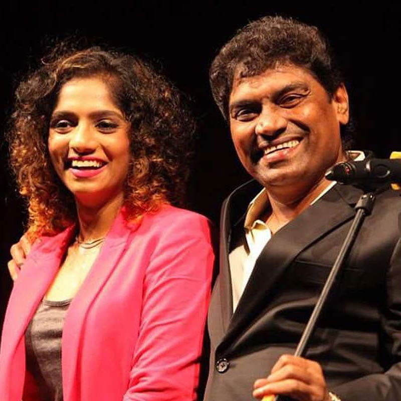 বর্তমানে কৌতুকশিল্পী হিসাবে জনপ্রিয় হতে শুরু করেছেন জনির কন্যা জেমিও। নেটমাধ্যমের পাশাপাশি হিন্দি ছবিতে অভিনয় করে দর্শকের প্রশংসা কুড়োচ্ছেন জেমি। বাদ যান না জনির পুত্র জেসিও। কখনও জেমির সঙ্গে নেটমাধ্যমের ভিডিয়োতে, কখনও বা ছবির পর্দায় দেখা যায় তাঁকে। পুত্রকন্যারাও জনির পদাঙ্ক অনুসরণ করছেন বলা যায়।