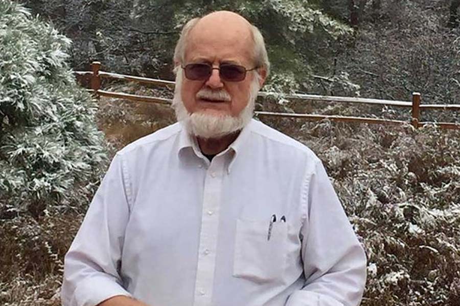 ২০১৯ সালে ক্যালিফোর্নিয়ার চিকিৎসক তথা মনোবিদ থমাস বুরচার্ডের রক্তাক্ত দেহ উদ্ধার করা হয় একটি গাড়ির ভিতর রাখা ট্রাঙ্ক থেকে। রহস্যময় এই হত্যাকাণ্ডের তদন্তে নেমে কেলসি-সহ মোট ৩ জনকে গ্রেফতার করে পুলিশ।