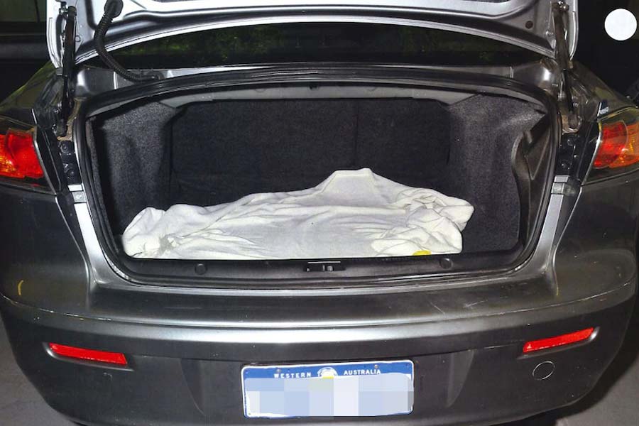 ২৯ বছরের কেলসির বিরুদ্ধে অভিযোগ, চিকিৎসক খুনে সহায়তা করেছেন তিনি। শুধু তাই নয়, তাঁর অঙ্গুলিহেলনেই এই খুন করা হয়েছে।