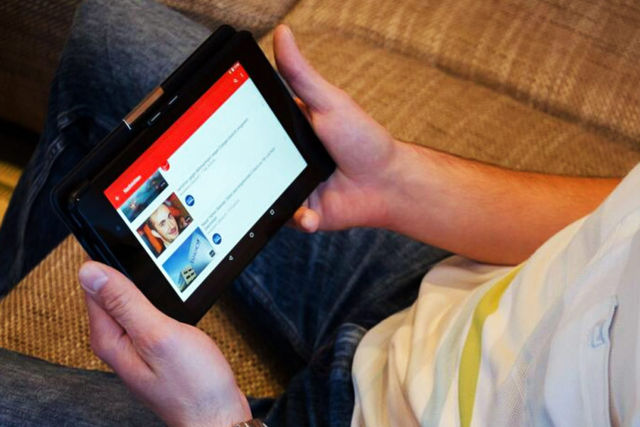 বৃদ্ধ চিকিৎসকের বিরুদ্ধে মিথ্যা কিছু অভিযোগ এনেছিলেন কেলসি। তিনি দাবি করেছিলেন, শিশু পর্নোগ্রাফিতে আসক্ত ছিলেন বুরচার্ড। তাঁর মোবাইলেও সে সব ভিডিয়ো রয়েছে বলে অভিযোগ করেন মডেল।