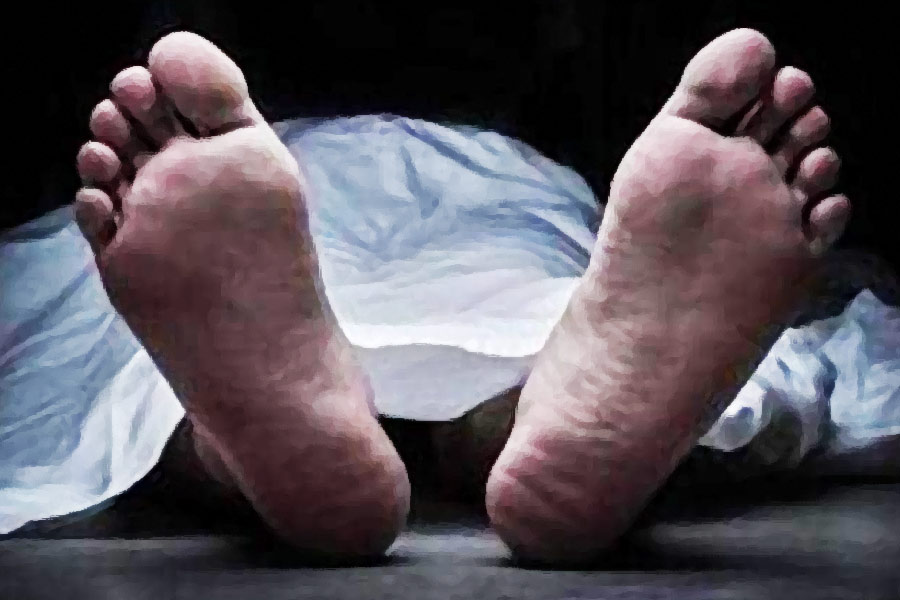 যে বাড়িতে বুরচার্ডকে খুন করা হয়েছিল, সেখানে তল্লাশি চালিয়ে অনেক কিছু উদ্ধার করে পুলিশ। পাওয়া যায় ঘর পরিষ্কার করার নানা সরঞ্জাম, রক্তের দাগ এবং কেনিসনের নাম লেখা বেশ কিছু জিনিসপত্র। ঘরের দরজা ভাঙা ছিল।