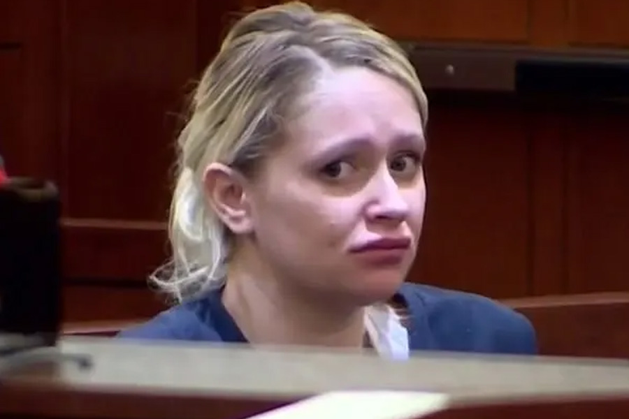 পাশাপাশি, খুন এবং খুনের চক্রান্তের অভিযোগে গত বছর কেলসির প্রেমিক কেনিসনকে ১৮ থেকে ৪৫ বছরের কারাদণ্ড দেয় আদালত। সাজা পেয়েছেন বন্ধু ডায়ানাও।