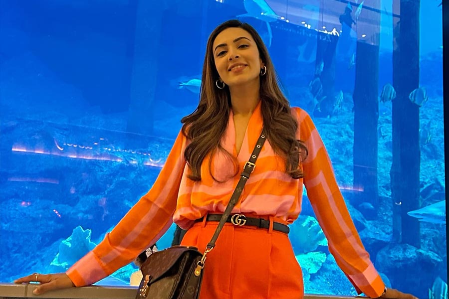 জবাবে মিম লিখেছেন, ‘‘হ্যাঁ, আমি আমার সব পোশাক অনেক বার ব্যবহার করি। কারণ আমার সব পোশাকই খুব পছন্দের।’’