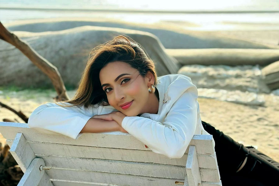 হুমায়ুন আহমেদের ‘আমার আছে জল’ ছবি দিয়ে হাতেখড়ি। এর পর একের পর এক সফল ছবিতে অভিনয় করেছেন মিম। পেয়েছেন জাতীয় চলচ্চিত্র পুরস্কারও।