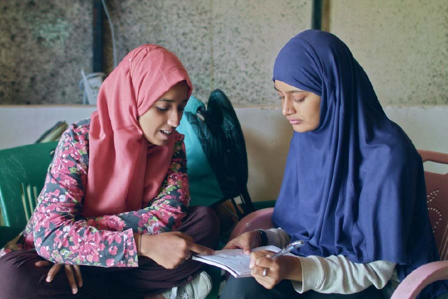 শামিমা অবশ্য বলেছেন, সিরিয়া যাওয়ার জন্য তিনি ও তাঁর দুই বান্ধবীই নানা বিষয়ে খোঁজখবর নিয়েছিলেন। সেই সঙ্গে জঙ্গিদলের সদস্যরাও তাঁদের সাহায্য করেছিলেন। শামিমার সঙ্গে তাঁর যে দুই বান্ধবী সিরিয়া গিয়েছিলেন, তাঁদের পরে মৃত্যু হয়। 