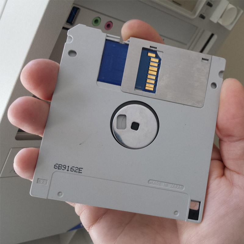 কোডাররা একটি ফ্লপি ডিস্কও খুঁজে পান। সেখানে একটি কবিতা রয়েছে। কিন্তু মজার বিষয় হল যে, এই কবিতাটি এক বার পড়া যাবে। এর পরে কেউ তা পড়তে চাইলে তাঁকে অতি অবশ্যই ‘ডেটা এনক্রিপশন’, ‘মিউজ়িক্যাল ক্রিপ্টোগ্রাম’ জানতে হবে।