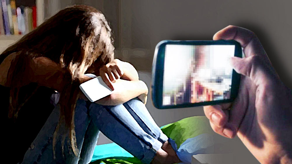 সম্প্রতি যৌনতার এই টোপে পা দিয়ে ২.৬৯ কোটি টাকা খুইয়েছেন গুজরাতের এক ব্যবসায়ী। প্রতারণার অভিযোগ দায়ের করেছেন পুলিশে। ঠিক কী ঘটেছে?