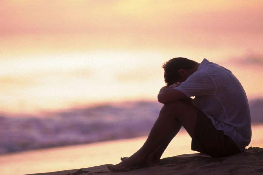 দেশের অন্য প্রান্তের মতো এ হেন প্রতারণার অভিযোগ উঠেছে কলকাতাতেও। ভিডিয়ো কল করে অশালীন ছবি দেখিয়ে প্রতারণার অভিযোগ দায়ের হয়েছিল কলকাতার ফুলবাগান থানায়। এক ব্যক্তি অভিযোগ করেছিলেন যে, অচেনা নম্বর থেকে তাঁকে ভিডিয়ো কল করা হয়েছিল। প্রথমে ফোন ধরেননি তিনি। কিন্তু বার বার ফোন করায় ফোন ধরার পর দেখেন এক ব্যক্তি অশ্লীল ছবি দেখাচ্ছেন। কয়েক সেকেন্ড পরেই অভিযোগকারী ফোনটি কেটে দেন। 