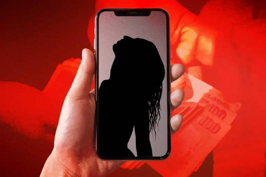 এমনকি, ৯৫ মিনিটের একটি ভিডিয়োও পেয়েছে পুলিশ। এই প্রসঙ্গে বালেশকে জিজ্ঞাসা করে হলে তিনি জানান, এগুলি নীলছবি ছাড়া কিছুই নয়। এর সঙ্গে তরুণীদের অচেতন করার কোনও যোগসূত্র নেই বলে দাবি করেছেন বালেশ।