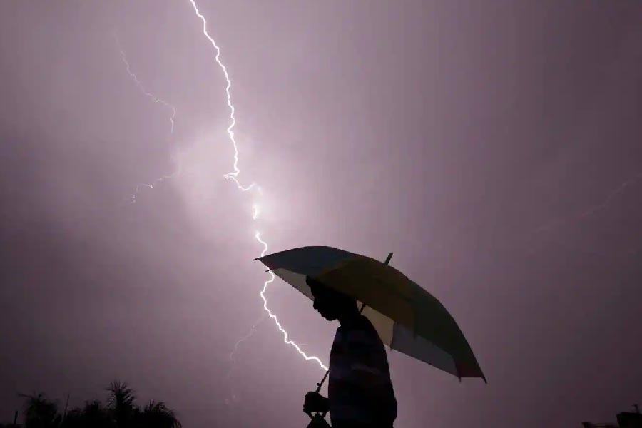  ১৩। সংখ‍্যাটি নিয়ে চর্চা হয় বিস্তর। কথায় রয়েছে ‘আনলাকি থার্টিন’। কিছু ক্ষেত্রে এই ধারণা বদলে যায়। আবার কিছু ক্ষেত্রে এই সংখ‍্যার অভিঘাত জীবনে এমন ভাবে পড়ে যে, মনে থেকে যায় আজীবন।