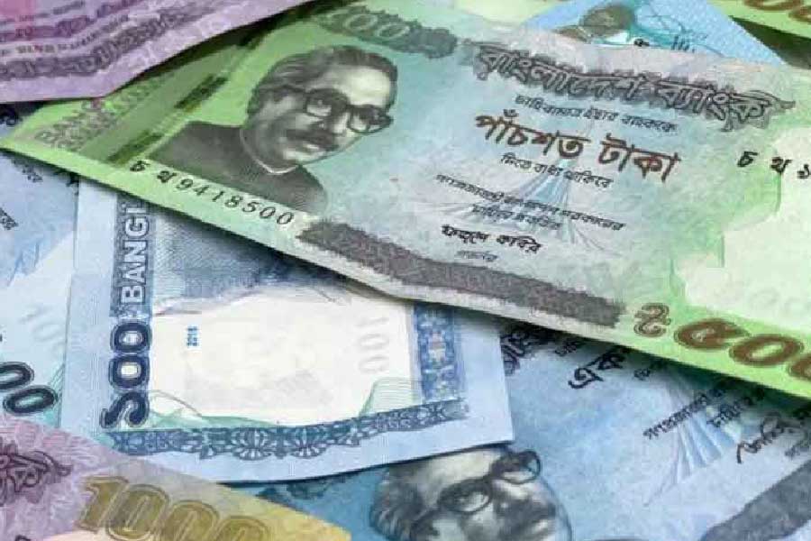 সম্প্রতি ঢাকার কলাবাগান এলাকায় এক মহিলার সঙ্গে পরিচয় হয়েছিল রাজুর। কাজের জন্য ওই মহিলার স্বামীকে জাপানে পাঠানোর প্রস্তাব দিয়েছিলেন। এ জন্য ওই মহিলার কাছ থেকে ১৯ লক্ষ টাকা নেন রাজু। পরে ওই মহিলা বুঝতে পারেন তিনি প্রতারিত হয়েছেন। এর পরই থানার দ্বারস্থ হন তিনি। 