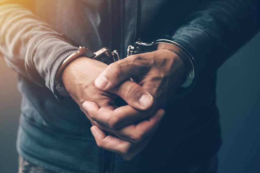 তবে এই প্রথম নয়। এর আগেও হাসান এবং তাঁর স্ত্রীর বিরুদ্ধে বার বার অভিযোগ উঠেছে। ‘প্রথম আলো’কে পুলিশ জানিয়েছে, একাধিক বার গ্রেফতারও করা হয়েছে তাঁদের। যদিও কিছু দিনের মধ্যে জামিনে ছাড়া পেয়ে গিয়েছিলেন তাঁরা। এর পর ফের শুরু করেন ‘অনৈতিক’ ব্যবসা।