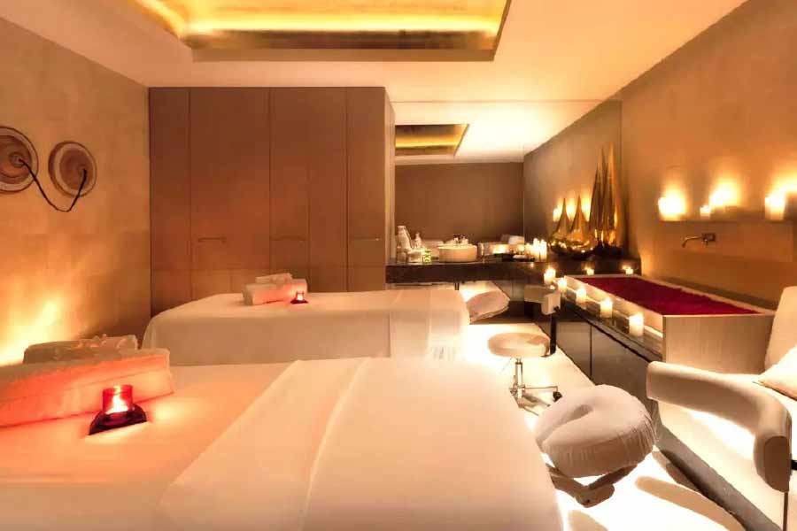 তবে গত বুধবার গুলশনে যা ঘটেছে, তা আগে কখনও ঘটেনি। তাই অনেক ক্ষেত্রেই পুলিশের সক্রিয়তা নিয়ে প্রশ্ন উঠেছে। কী ভাবে স্পাগুলি লাইসেন্স পাচ্ছে, সেই নিয়েও প্রশ্ন উঠেছে। স্পায়ের মালিকদের গ্রেফতারের দাবিতে সরব বিভিন্ন মহল।