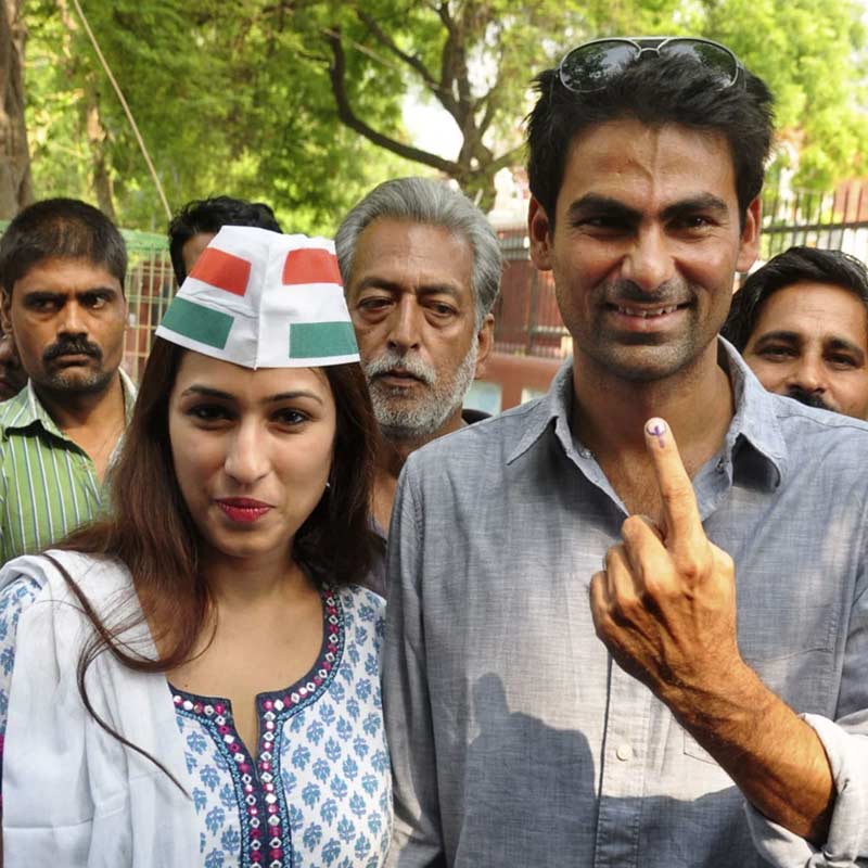 ২০১৪ সালের লোকসভা নির্বাচনে উত্তরপ্রদেশের ফুলপুর থেকে কংগ্রেসের হয়ে প্রতিদ্বন্দ্বিতা করেছিলেন কইফ। স্বামীর হয়ে দিনরাত প্রচার করেছিলেন পূজা। তবে লাভ হয়নি। বিজেপির কেশব প্রসাদ মৌর্যের কাছে হেরে যান কইফ। 