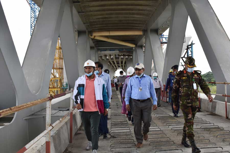 এর পর চায়না রেলওয়ে ইঞ্জিনিয়ারিং করপোরেশনের (সিআরইসি) পক্ষ থেকে ৩ জানুয়ারি রাতে পদ্মা সেতু রেল প্রকল্পের পাগলা শাখার আঞ্চলিক নিরাপত্তা আধিকারিক রাশেদুল ইসলাম বাদী ফতুল্লা মডেল থানায় একটি মামলা করেছেন।
