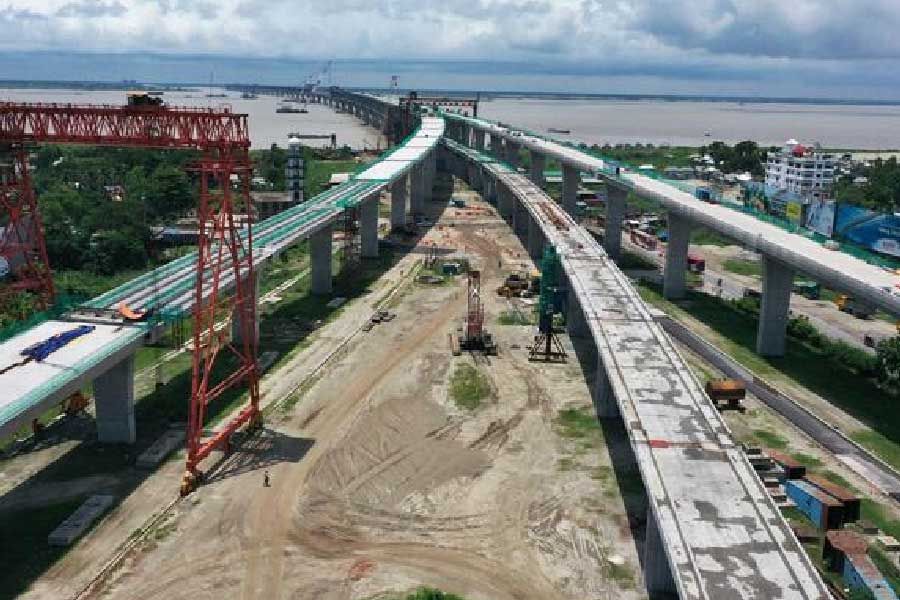 যদিও পুলিশের দাবি, প্রাথমিক তদন্তে চুরির কোনও প্রমাণ পাওয়া যায়নি। তাই চুরির এই ঘটনা ভুয়ো বলে দাবি করছে স্থানীয় পুলিশ।