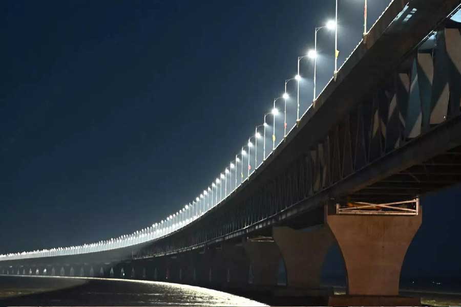 পুলিশের দাবি, যে উঁচু জায়গা থেকে যন্ত্রাংশগুলি খুলে নিয়ে যাওয়া হয়েছে তা সাধারণ চোরের পক্ষে বাস্তবে সম্ভব নয়।