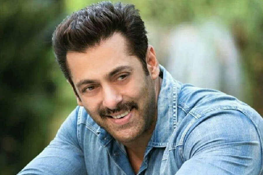 তাঁর সব থেকে প্রিয়, সব থেকে পুরনো বন্ধু কে, তা সলমন নিজেই জানিয়েছেন সমাজমাধ্যমে। সেই বন্ধুর জন্মদিনে শুভেচ্ছা জানিয়ে লিখেছেন অনেক কথা।