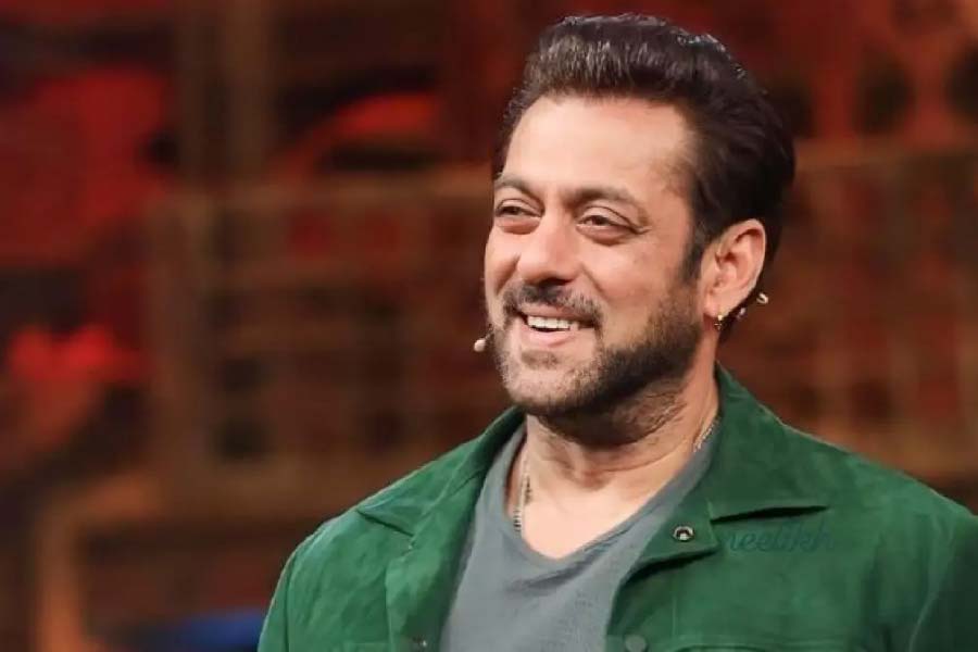 সম্প্রতি কপিল শর্মার শোয়ে হাজির হয়েছিলেন সলমন। সেখানে বন্ধু নাদিমের অনুকরণ করে দেখান। ঠাট্টাও করেন বন্ধুকে নিয়ে।