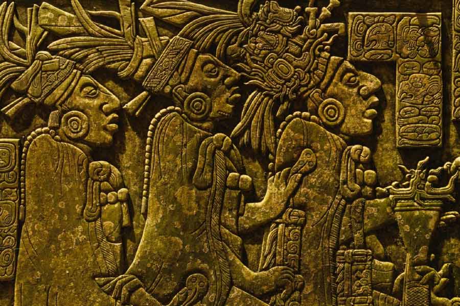 গবেষকদের বক্তব্য, মেক্সিকোর সীমান্তে মিরাডর-কালাকমুল কার্স্ট অববাহিকা অঞ্চলের একটি চিরহরিৎ অরণ্যের প্রায় ১,৭০০ বর্গ কিলোমিটার এলাকা জুড়ে এই নগরের অবস্থান ছিল।