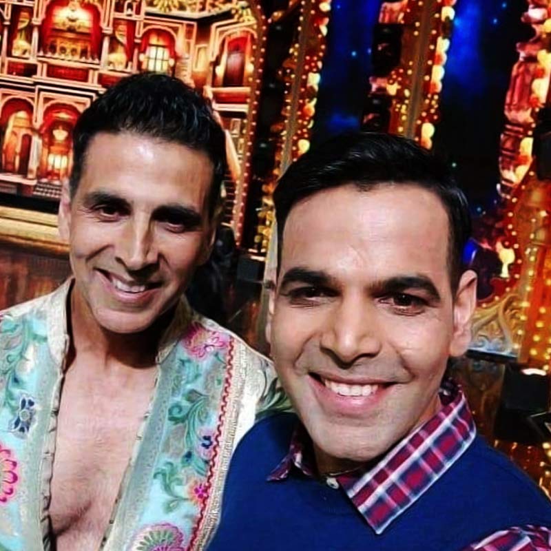 বিয়ের অনুষ্ঠান ছাড়াও বিভিন্ন বেসরকারি সংস্থার তরফে অনুষ্ঠানের আয়োজন করা হলে সেখানে সঞ্চালক হিসাবেও কাজ করেন বিকল্প। মিমিক্রি শিল্পী হিসাবে জনপ্রিয় হয়ে উঠেছিলেন তিনি।