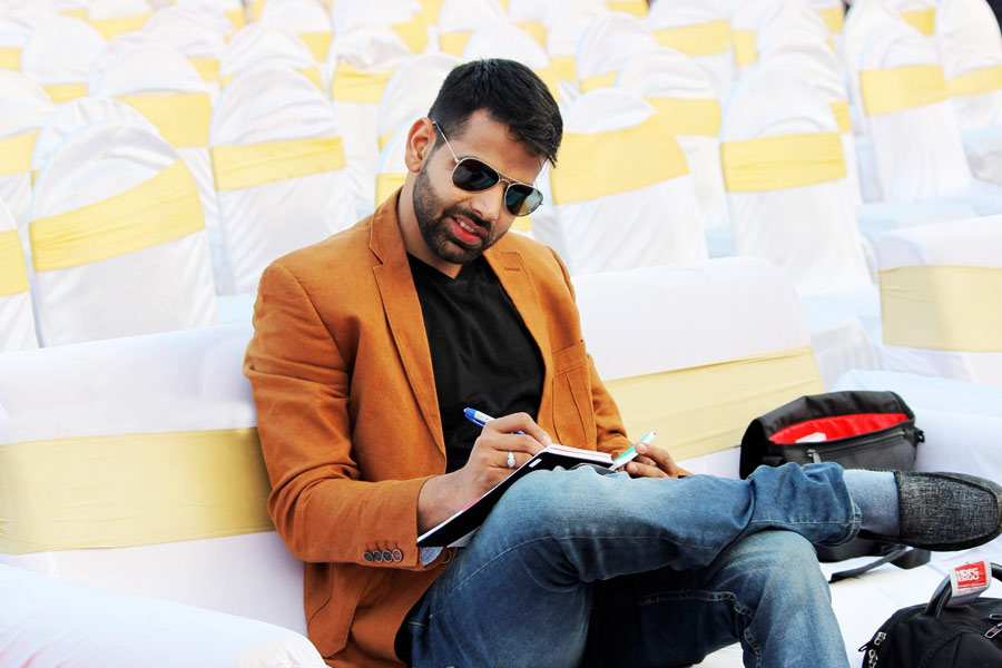 সচিন মোহিতের প্রযোজনায় ‘লাইফ কা রিচার্জ’ নামে কৌতুকরসে ভরা একটি শোয়ের সঞ্চালক ছিলেন বিকল্প। বর্তমানে বলিপাড়ার জনপ্রিয় তারকাদের সঙ্গে দেখা যায় তাঁকে।