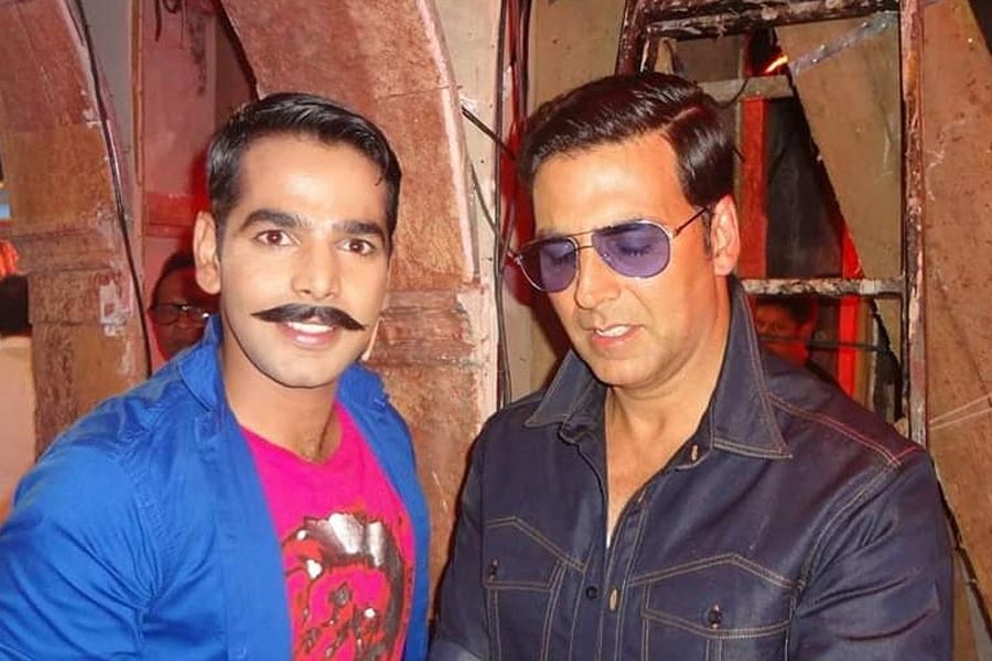 বিকল্পের অনুরাগী সংখ্যাও কম নয়। ইতিমধ্যেই ইনস্টাগ্রামে তাঁর অনুরাগী সংখ্যা ৫ লক্ষের গণ্ডি পার করেছে।