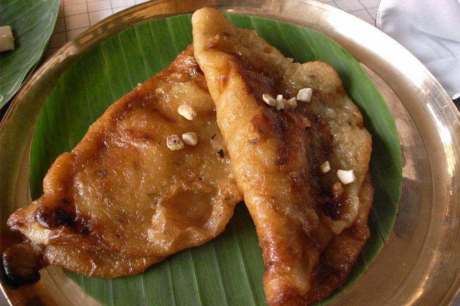 ভোজনরসিক বাঙালিদের শুরু হয়েছে রাজডাঙার পিঠেপুলি উৎসব ২০২৩। 