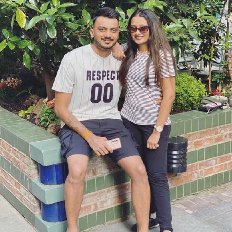 গুজরাতের মেয়ে মেহা। পেশায় তিনি পুষ্টিবিদ। দীর্ঘ দিন ধরে অক্ষরের সঙ্গে সম্পর্কে রয়েছেন তিনি।