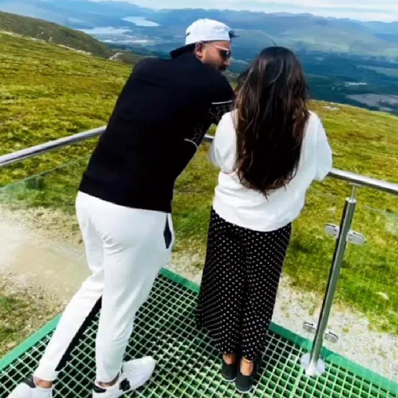 সমাজমাধ্যমে যথেষ্ট সক্রিয় মেহা। ইনস্টাগ্রাম, টুইটার কিংবা ফেসবুকে প্রায়ই তাঁকে নানা ছবি এবং ভিডিয়ো শেয়ার করতে দেখা যায়। পোস্ট করেন অক্ষরের সঙ্গে কাটানো নানা মুহূর্তের ছবিও। ইনস্টাগ্রামে তাঁর ফলোয়ার সংখ্যা ২১ হাজারের বেশি।