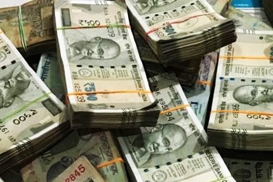 হুরুন ইন্ডিয়া জানিয়েছে, ২০২১ সালে বিনোদের সম্পত্তির পরিমাণ বেড়েছে ২৮ শতাংশ। যার মূল্য ৩৭ হাজার ৪০০ কোটি টাকা। ২০২১ সালে ধনী ভারতীয়দের তালিকায় অষ্টম স্থানে ছিলেন বিনোদ। এক বছরে উঠে এসেছেন ষষ্ঠ স্থানে।