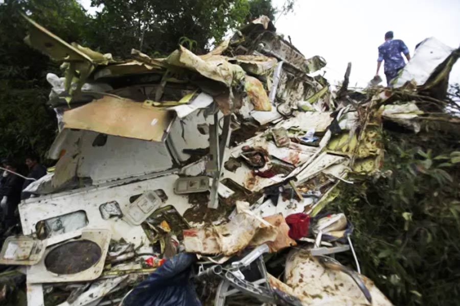 ২০১১ সালের ২৫ সেপ্টেম্বর ললিতপুরের কাছে ভেঙে পড়ে বু্দ্ধ এয়ারের একটি বিমান। সওয়ার ২২ জনেরই মৃত্যু হয়। মৃতদের মধ্যে ছিলেন ভারতীয়ও।