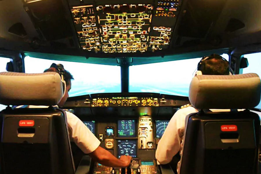 নেপালে র‌্যাডার প্রযুক্তির হাল খুবই খারাপ। তাই অনেক ক্ষেত্রেই চরম আবহাওয়া আর কঠিন ভূমিরূপের উপর দিয়ে উড়ে যাওয়ার সময় বিমানচালককে নিজের দৃষ্টির উপরেই নির্ভর করতে হয়।