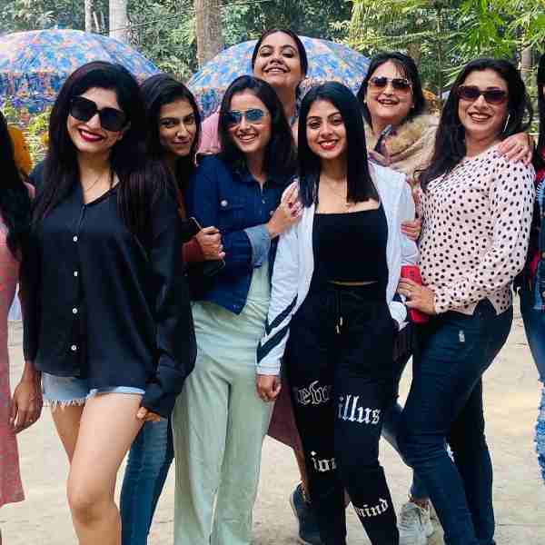 বারাসাতের কাছে পিকনিক করতে গেল টিম ‘নিম ফুলের মধু’।