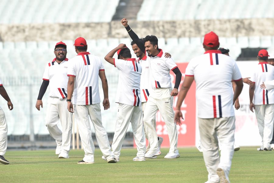 লায়ন্স বনাম টাইগার্স ম্যাচের একটি মুহূর্ত।