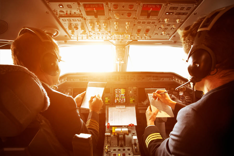 ১৯৬৯ সালের জুলাই মাস। রয়্যাল নেপাল এয়ারলাইন্স সংস্থার একটি বিমান নেপালের সিনারা বিমানবন্দরের উদ্দেশে রওনা হয়েছিল। বিমানবন্দরে অবতরণ করার পথেই দুর্ঘটনার শিকার হয় বিমানটি। ৩১ জন যাত্রী এবং ৪ জন বিমানকর্মী এই ঘটনায় মারা গিয়েছিলেন।