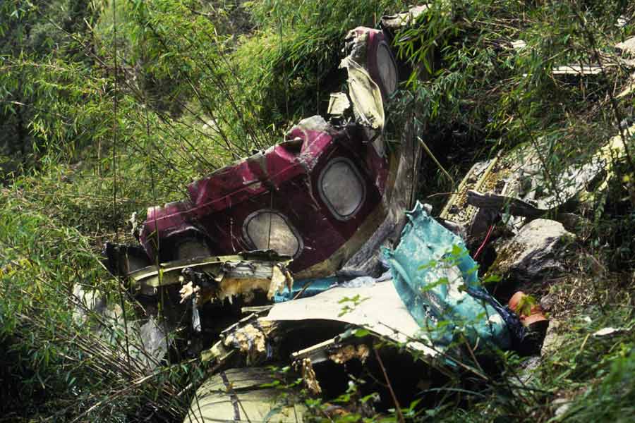 ১৯৯২ সালের জুলাই মাসের ঘটনা। প্রচণ্ড ঝড়বৃষ্টির মধ্যেও উড়ান দিয়েছে থাই এয়ারওয়েজ় সংস্থার এয়ারবাস ৩১০। ১৪ জন বিমানকর্মী এবং ৯৯ জন যাত্রী নিয়ে কাঠমান্ডুর উদ্দেশে যাচ্ছিল বিমানটি।