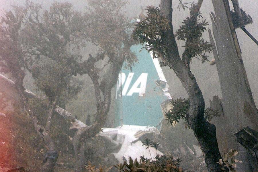 একই বছরের সেপ্টেম্বর মাসের ঘটনা। পাকিস্তানের করাচির জিন্না আন্তর্জাতিক বিমানবন্দর থেকে কাঠমান্ডুর উদ্দেশে রওনা হয়েছিল পাকিস্তান ইন্টারন্যাশনাল এয়ারলাইন্স সংস্থার একটি বিমান।