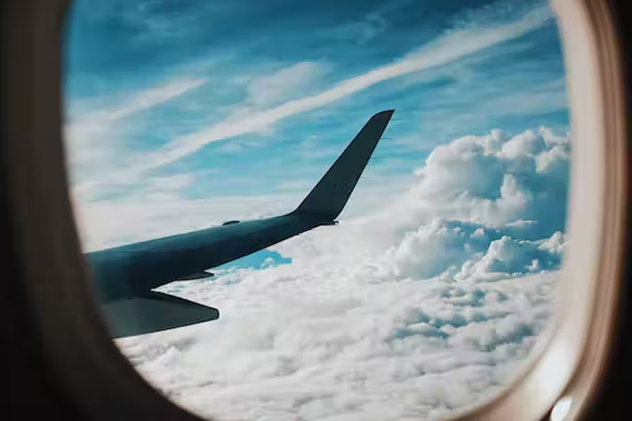 ১৯৯৩ সালের পর ৭ বছর নেপালে কোনও বড়সড় বিমান দুর্ঘটনা ঘটেনি। ২০০০ সালের জুলাই মাসের একটি ঘটনা আবার পুরনো ক্ষত জাগিয়ে তোলে। রয়্যাল নেপাল এয়ারলাইন্স সংস্থা দ্বারা পরিচালিত একটি টুইন ওটার বিমান নেপালের উদ্দেশে উড়ান দিয়েছিল।