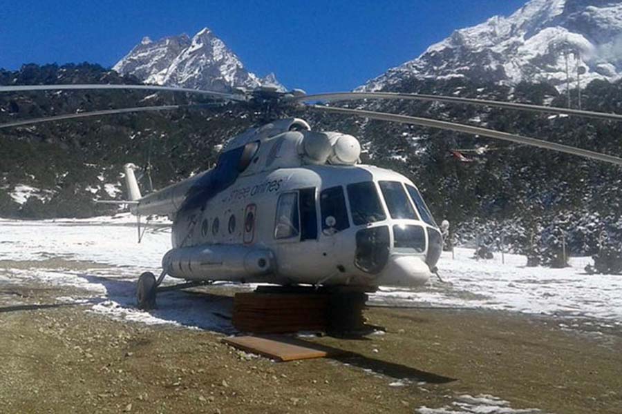 ২০০৬ সালের সেপ্টেম্বর মাসের ঘটনা। ‘ওয়ার্ল্ড ওয়াইড ফান্ড ফর নেচার’ সংস্থার তরফে অভিযানে বেরিয়েছিল শ্রী এয়ার হেলিকপ্টার। সেই উপলক্ষে নেপালের তাপলজং জেলায় একটি অনুষ্ঠানের আয়োজন করা হয়েছিল। সেখান থেকে পূর্ব নেপালের ঘুনসা এলাকার উদ্দেশে উড়েছিল হেলিকপ্টারটি।