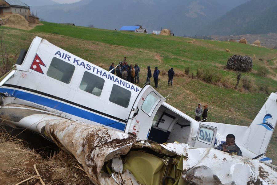 ২০১৬ সালের ফেব্রুয়ারি মাসে ১১ জন যাত্রী নিয়ে নেপালের উদ্দেশে রওনা দিয়েছিল এয়ার কাষ্ঠামণ্ডপ এয়ারক্রাফ্টের একটি বিমান। নেপালের কালিকোট জেলার কাছে পৌঁছতে বিমানটি দুর্ঘটনার মুখে পড়ে। ঘটনায় দু’জন বিমানকর্মী মারা যান এবং ৯ জন যাত্রীকে গুরুতর আহত অবস্থায় উদ্ধার করা হয়।