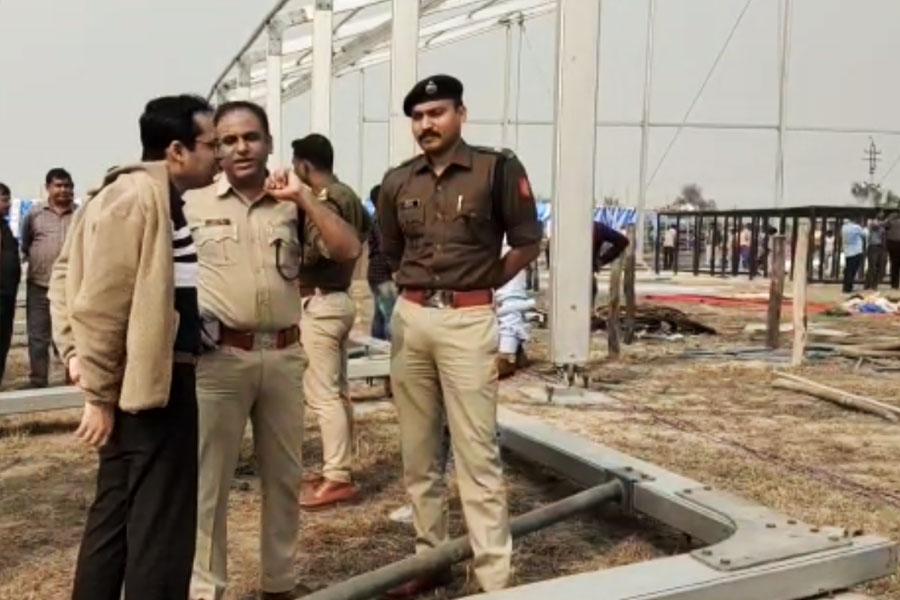 সাগরদিঘিতে মুখ্যমন্ত্রী মমতা বন্দ্যোপাধ্যায়ের সভাস্থল পরিদর্শনে মুর্শিদাবাদ জেলা পুলিশ-প্রশাসনের কর্তারা।