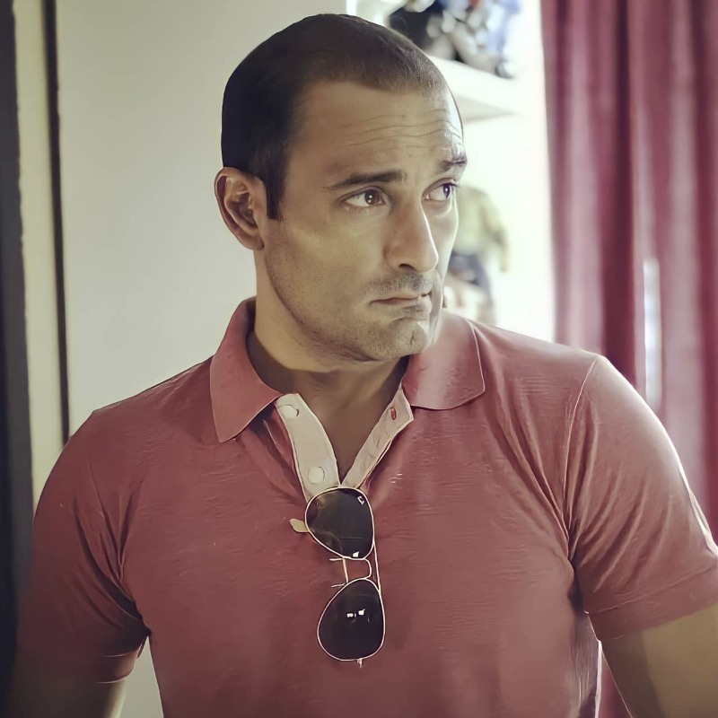 চুল পড়ে যাওয়ার কারণে নাকি বলিপাড়ার পরিচালক-প্রযোজকেরা অক্ষয়কে বেশি কাজের সুযোগ দিতেন না। তিনি মনে করেন, একমাত্র এই কারণেই তিনি ইন্ডাস্ট্রিতে সাফল্যের চূড়ায় পৌঁছতে পারেননি।